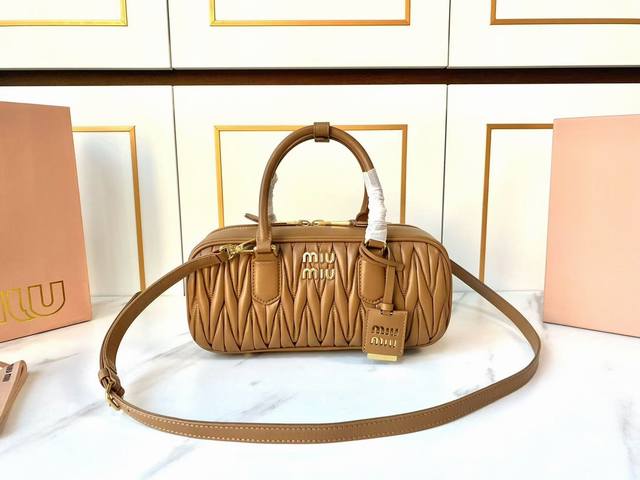 Premium hardware original leather Arcadie Matelasse sheepskin medium 27cm bowlin