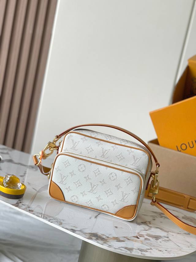 Special grade Mb163C chip version original leather Nil handbag Model: M14682 whi