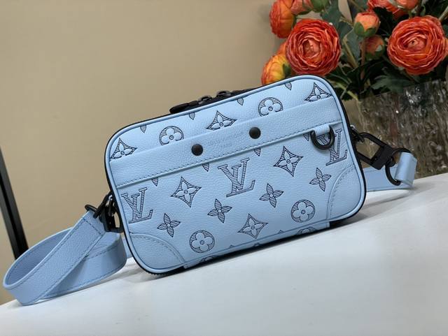 Top original replica exclusive real shot Alpha Mini Messenger Bag M14790 Light b