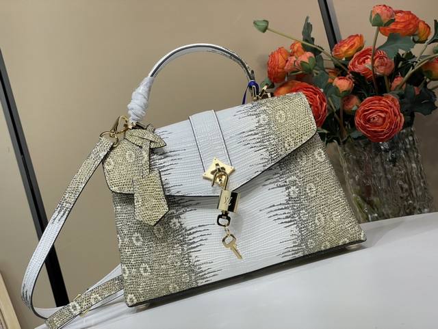Exclusive photo of the original Rose Des Vents small handbag N87095 Gilded lizar