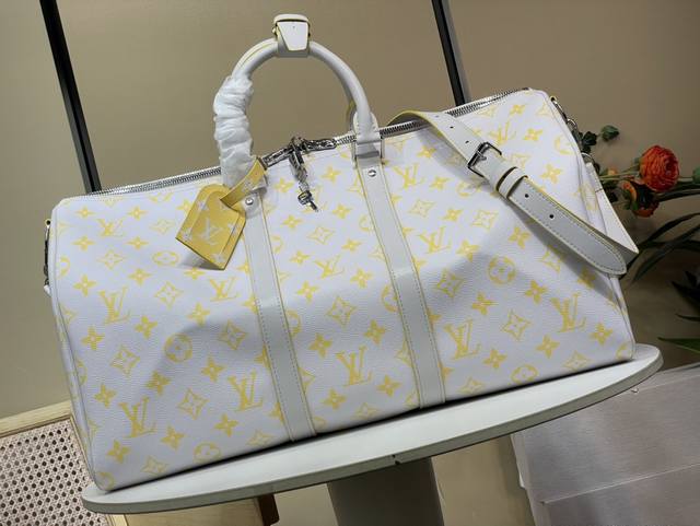 Exclusive photo of the original replica of the Keepall Bandouli