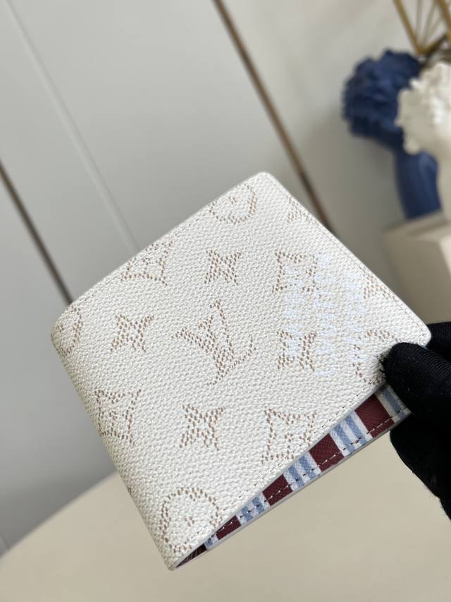 Factory Price P Top Original M14691 White Multiple wallet is made of Monogram ca