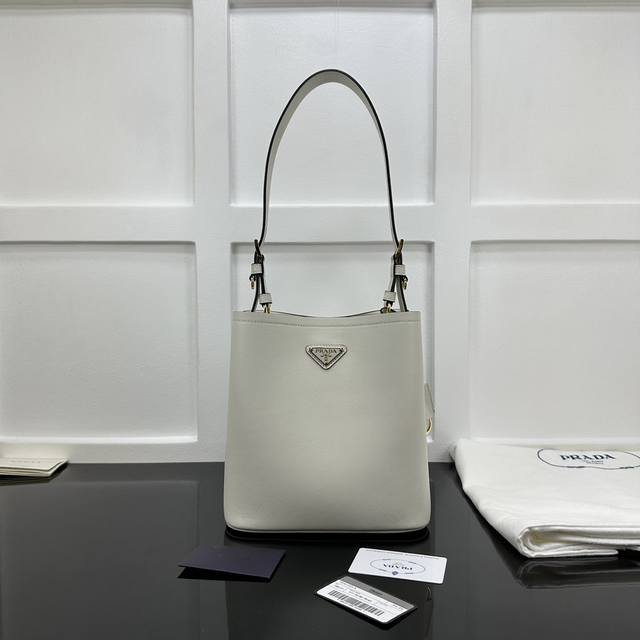 Prada new counter quality, top-grade original leather, original hardware, real s