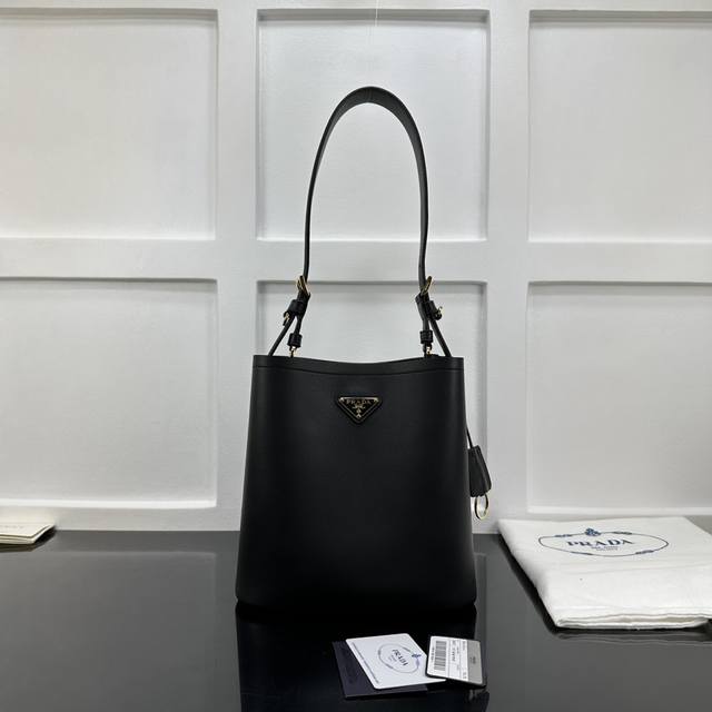 Prada new counter quality, top-grade original leather, original hardware, real s