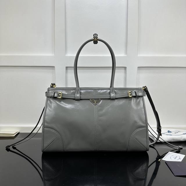 Prada new counter quality, top-grade original leather, original hardware, real s