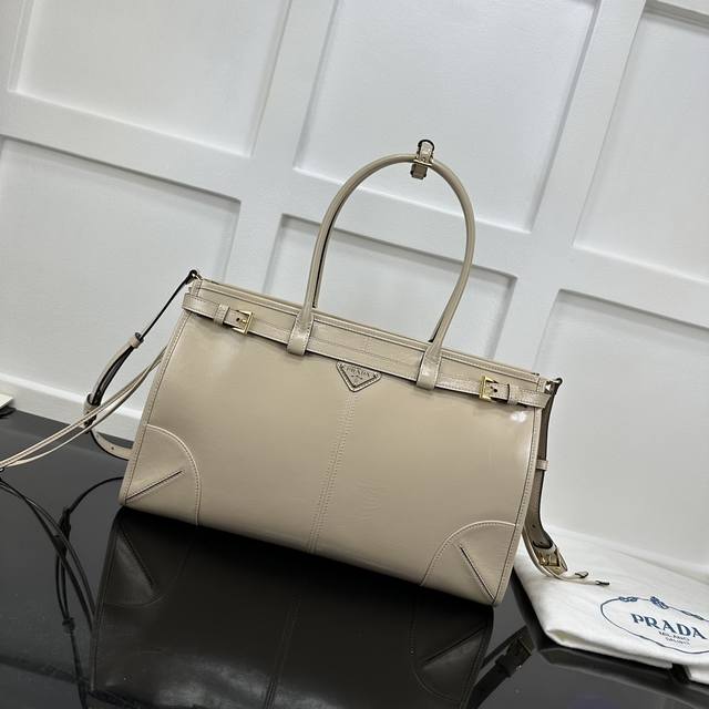 Prada new counter quality, top-grade original leather, original hardware, real s
