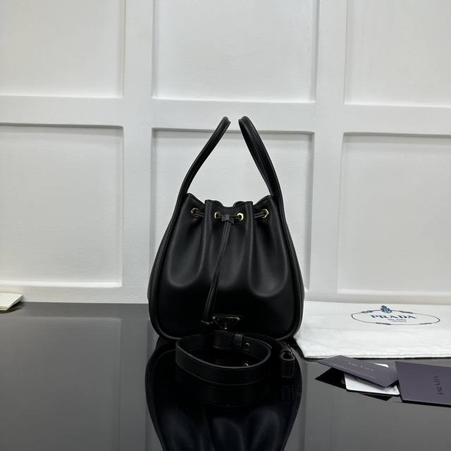 Prada new counter quality, top-grade original leather, original hardware, real s