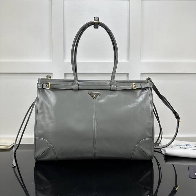 Prada new counter quality, top-grade original leather, original hardware, real s
