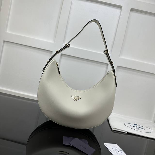 Prada new counter quality, top-grade original leather, original hardware, real s