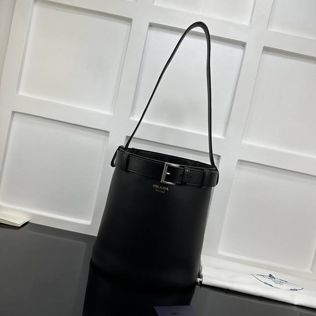 Prada new counter quality, top-grade original leather, original hardware, real s