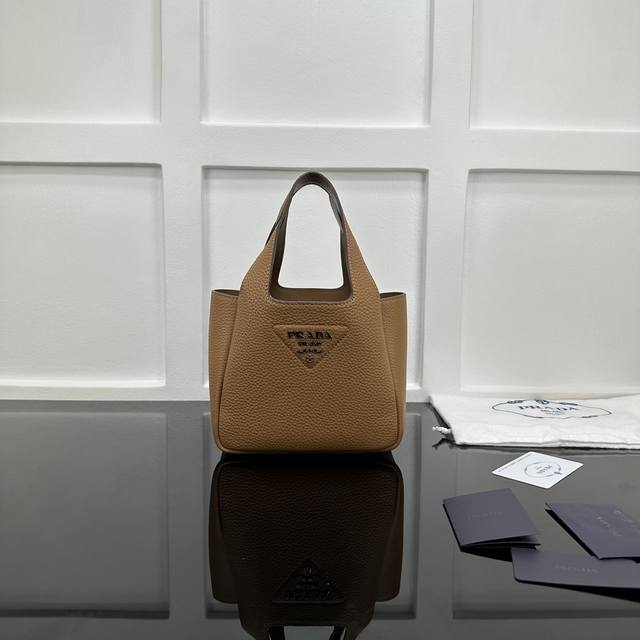 Prada new counter quality, top-grade original leather, original hardware, real s