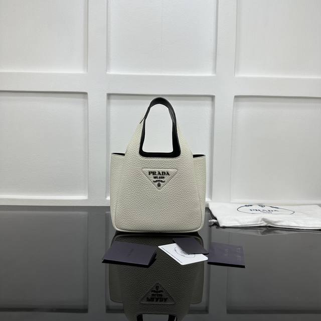 Prada new counter quality, top-grade original leather, original hardware, real s