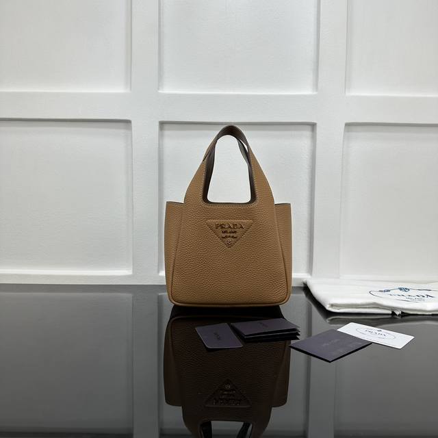 Prada new counter quality, top-grade original leather, original hardware, real s