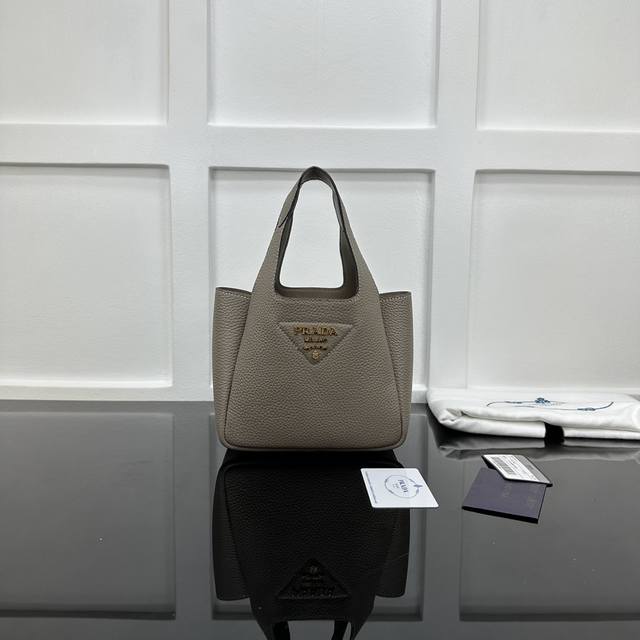 Prada new counter quality, top-grade original leather, original hardware, real s