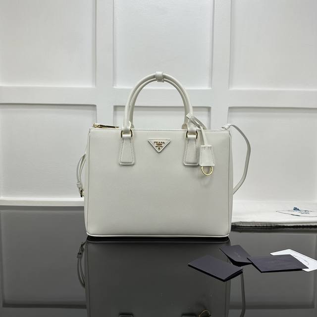 Prada new counter quality, top-grade original leather, original hardware, real s