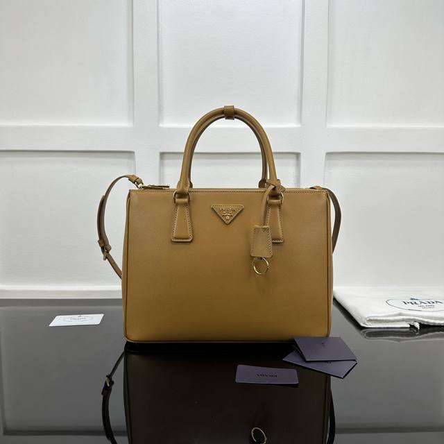 Prada new counter quality, top original leather, original hardware, killer bag l