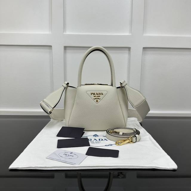 Prada new counter quality, top-grade original leather, original hardware, real s