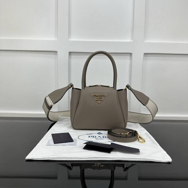 Prada new counter quality, top-grade original leather, original hardware, real s