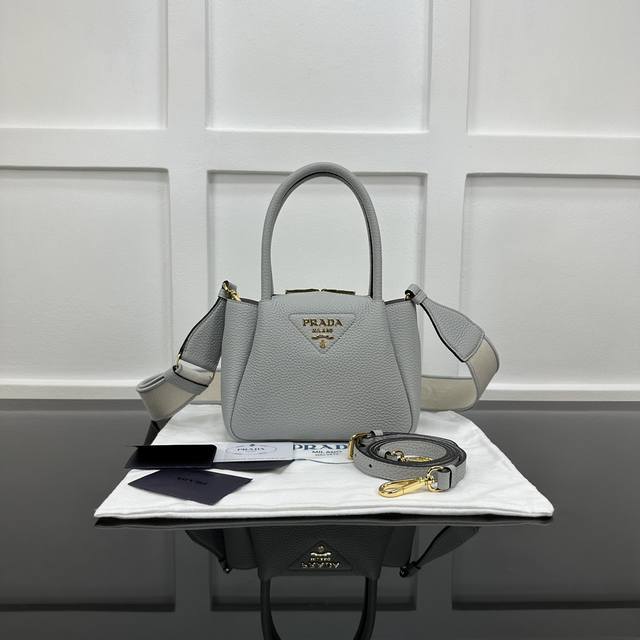 Prada new counter quality, top-grade original leather, original hardware, real s