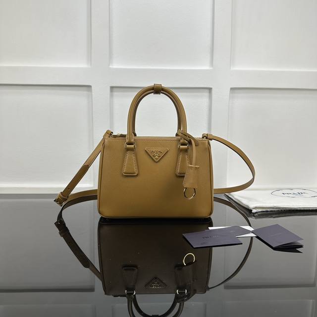 Prada new counter quality, top original leather, original hardware, killer bag s