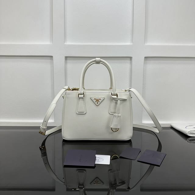 Prada new counter quality, top original leather, original hardware, killer bag s