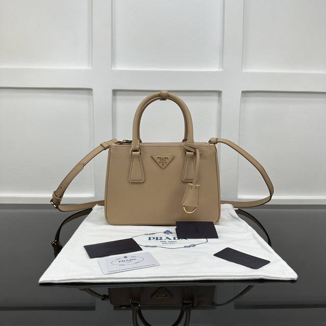 Prada new counter quality, top original leather, original hardware, killer bag s