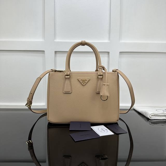 Prada killer bag medium, new counter quality, top original leather, original har