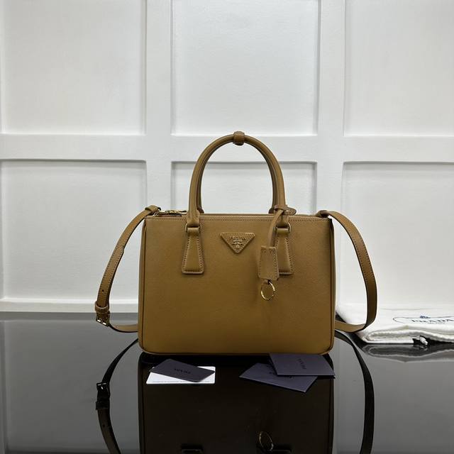 Prada killer bag medium, new counter quality, top original leather, original har