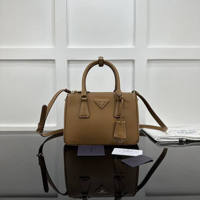 Prada new counter quality, top original leather, original hardware, killer bag s