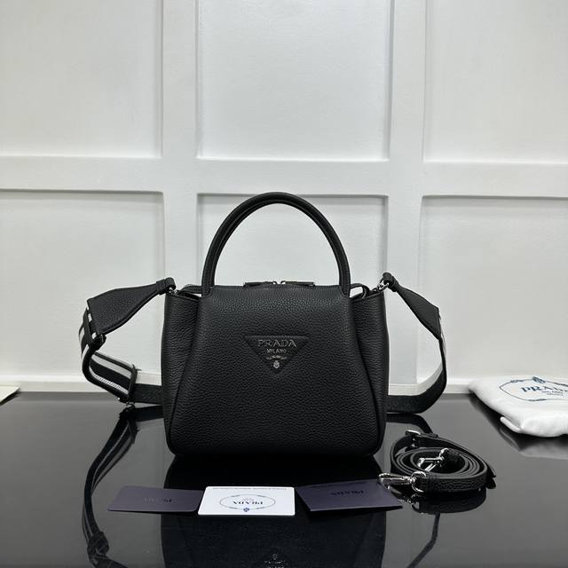 Prada new counter quality, top original deer grain leather, original stainless s