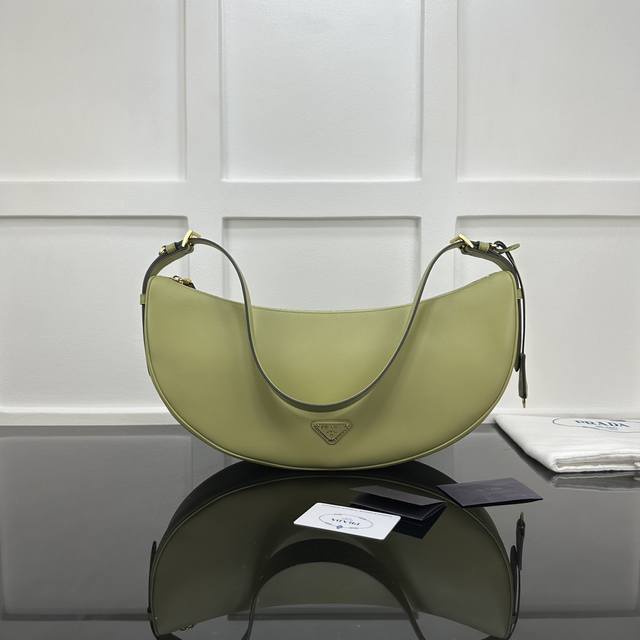 Prada new counter quality, top-grade original leather, original hardware, real s