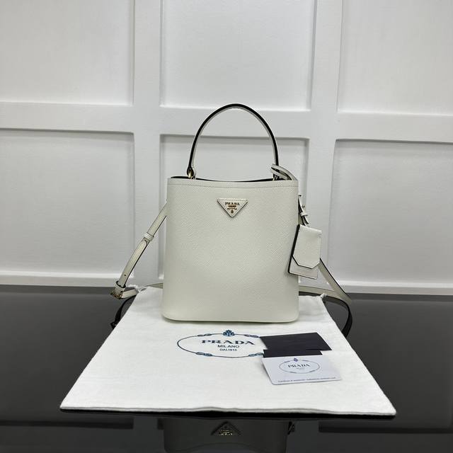 Prada new counter quality, top-grade original leather, original hardware, real s
