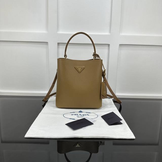 Prada new counter quality, top-grade original leather, original hardware, real s