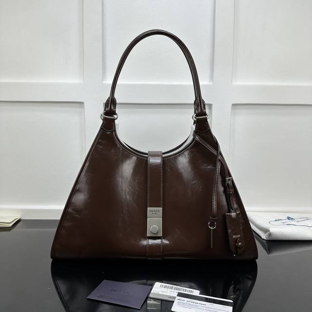 Prada new counter quality, top-grade original leather, original hardware, real s