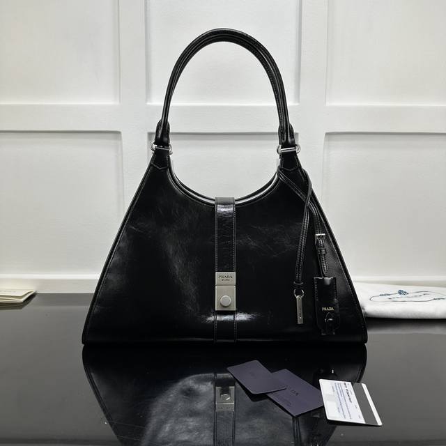 Prada new counter quality, top-grade original leather, original hardware, real s