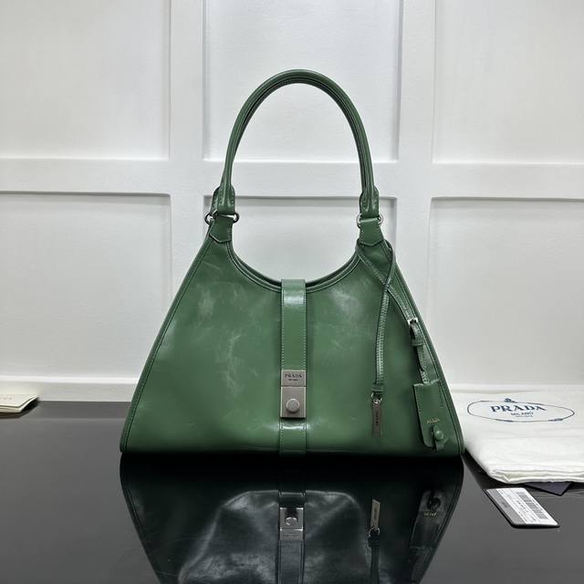 Prada new counter quality, top-grade original leather, original hardware, real s