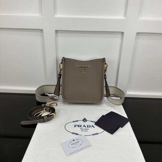 Prada new counter quality, top-grade original leather, original hardware, real s