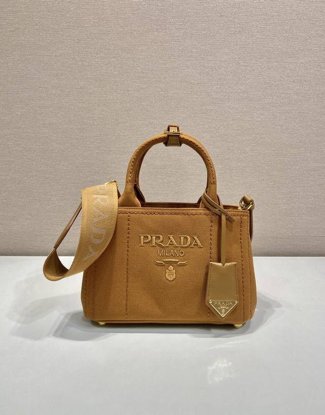 with counter packaging New handbag 1Ba038 Mini This mini handbag is inspired by