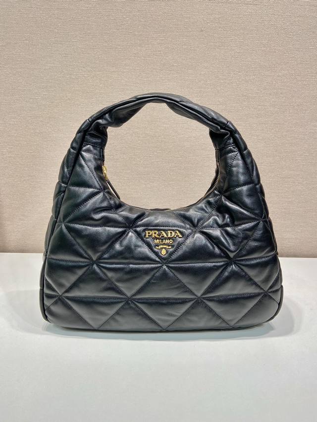 Super Edition Oversized Hobo1Bc183 This oversized underarm bag is made of import