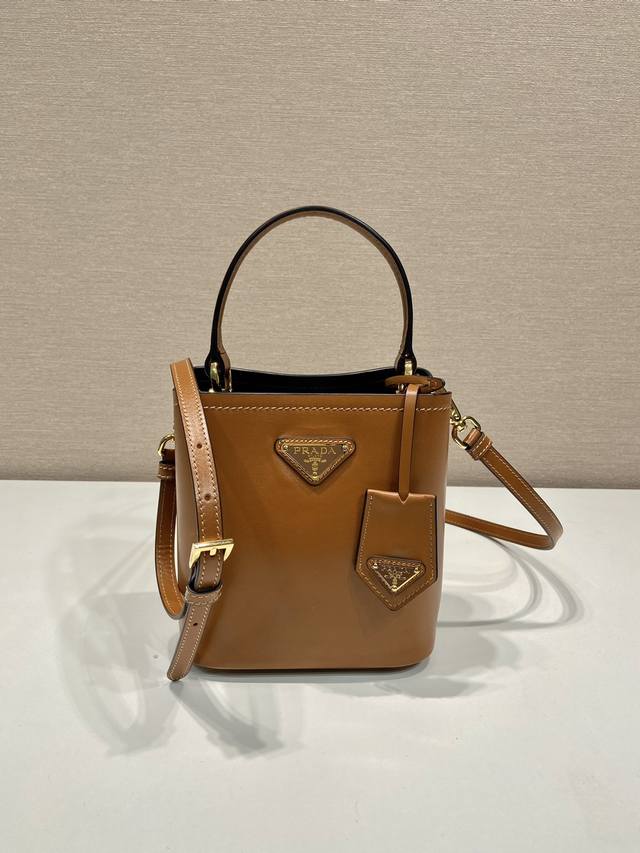 with full packaging New Bucket Bag 1Ba373 This bucket bag handbag is made of cal