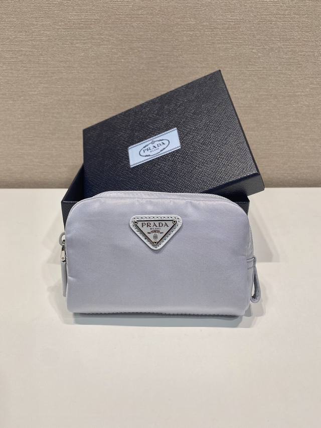 Special Edition Small Clutch 1Na339 New Product This clutch is made of innovativ