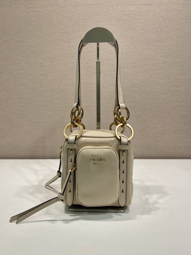 Special Edition New Wax Leather 1Bb137 Small This new square handbag is made of