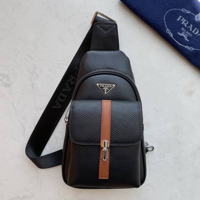 Prada latest men's chest bag - high quality, domineering men's chest bag, a must