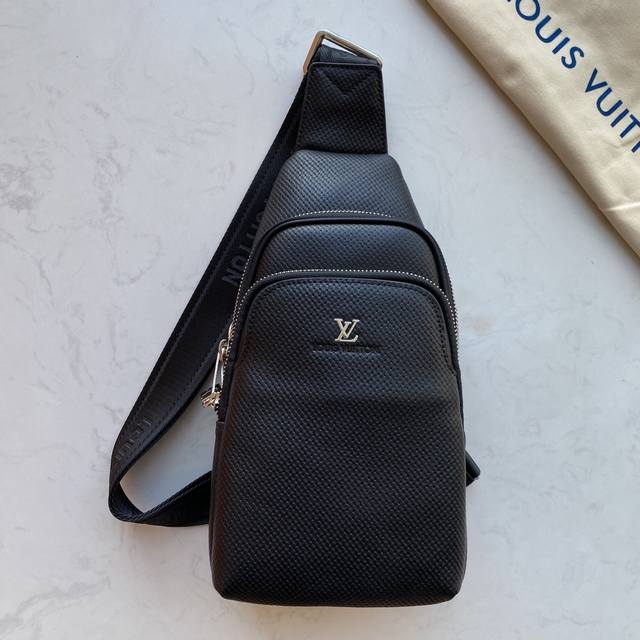 Louis Vuitton Lv latest men's style, men's chest bag original quality imported m