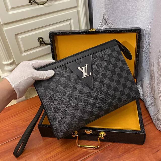 Top-grade original new style clutch bag has arrived. Imported cowhide. With spec