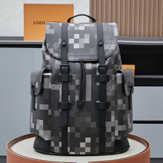 Exclusive photo M14952 This Christopher medium backpack uses Damoflage Black can