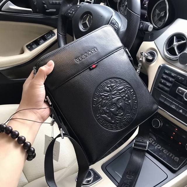 batch ~ Domineering original single product model: 33105 Gianni Versace top orig