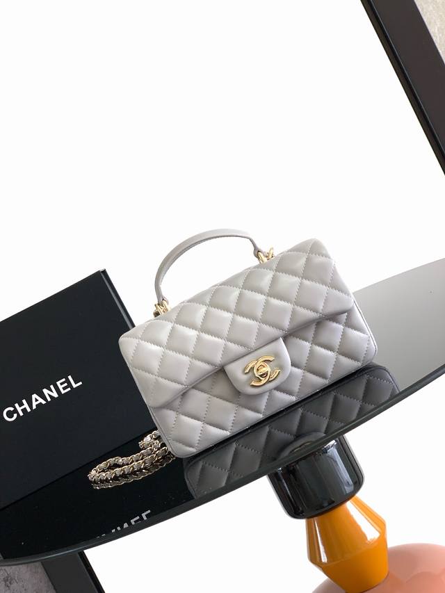 New model in stock! 23K new handle Cf Mini lambskin The luster and texture of th