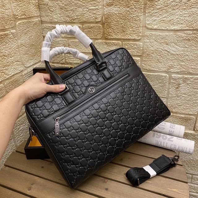Gucci exclusive new model 33113-1 business casual bag size 38X29X6Cm color black
