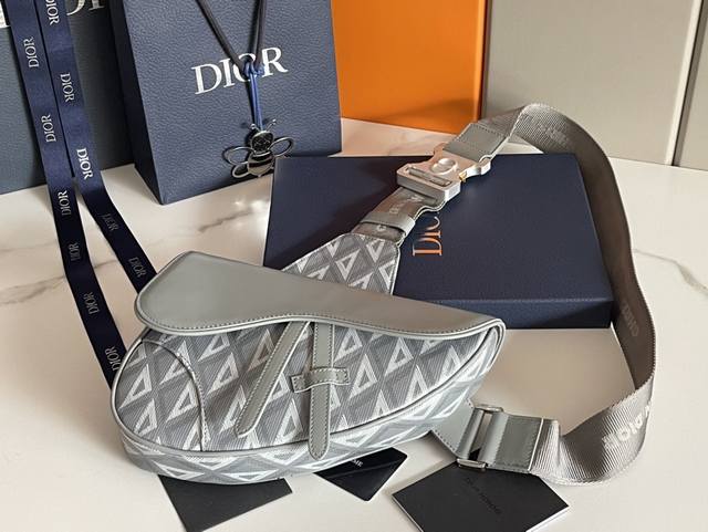Top Original This saddle bag is a new take on the classic silhouette in Dior Gre